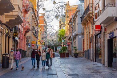 Santa Cruz, İspanya, 6 Ocak 2021: Santa Cruz, Tenerife, Kanarya Adaları, İspanya 'daki merkez cadde manzarası.