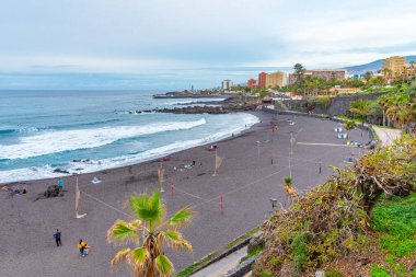 Puerto de la Cruz, İspanya, Janury 3, 2021: Playa Maria Jimenez Puerto de la Cruz, Tenerife, Kanarya Adaları, İspanya .
