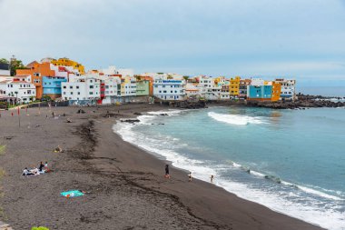 Puerto de la Cruz, İspanya, Janury 3, 2021: Playa Maria Jimenez Puerto de la Cruz, Tenerife, Kanarya Adaları, İspanya .