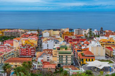 Puerto de la Cruz, İspanya, Janury 3, 2021: Tenerife, Kanarya Adaları 'nda Puerto de la Cruz Panoraması.
