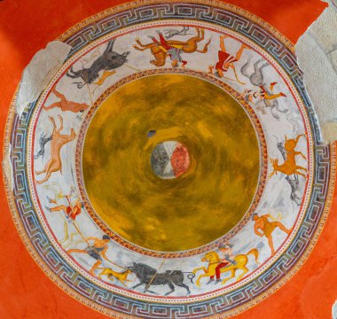 Aleksandrovo, Bulgaristan, 25 Haziran 2020: Bulgari 'deki Aleksandrovo Trakya mezarında madalya