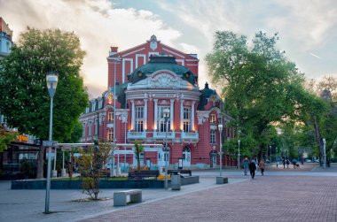 Varna, Bulgaristan, 10 Mayıs 2020: Bulgaristan 'ın başkenti Varna' da Kızıl Tiyatro