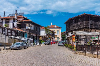 Sozopol, Bulgaristan, 26 Mayıs 2020: Bulgaristan 'ın eski Sozopol kentindeki geleneksel cadde