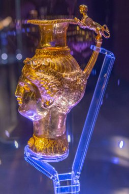 Panagyurishte, Bulgaristan, 22 Haziran 2020: Bulgaristan 'ın Panagyurishte kentinde sergilenen altın hazineden eşyalar