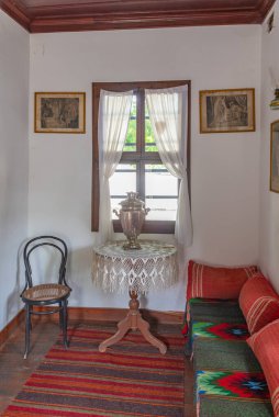 Sopot, Bulgaristan, 23 Haziran 2020: Bulgaristan 'ın Sopot kentindeki Ulusal Müze İvan Vazov' un İçi