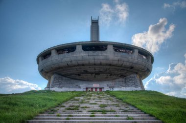 Buzludzha, Bulgaristan, 24 Haziran 2020: Bulgaristan 'ın Buzludzha zirvesinde Bulgar Komünist Partisi Anıtı