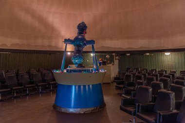 Smolyan, Bulgaristan, 30 Haziran 2020: Bulgaristan 'ın Smolyan kentindeki planetaryumun içi