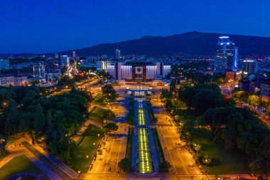 Sofya, Bulgaristan, 1 Temmuz 2020: Bulgaristan 'ın Sofya kentindeki Ulusal Kültür Sarayı' nın günbatımı hava manzarası