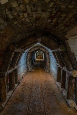 Pernik, Bulgaristan, 17 Haziran 2020: Eski madencilik tünelleri Bulgaristan 'ın Pernik kentinde müzeye dönüştürüldü