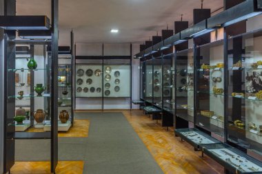 Teteven, Bulgaristan, 11 Ekim 2020: Bulgaristan 'ın Teteven kentindeki tarihi müzenin içi