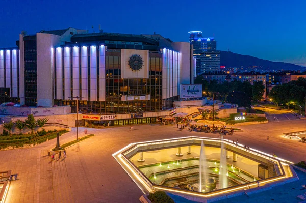Sofya, Bulgaristan, 1 Temmuz 2020: Bulgaristan 'ın Sofya kentindeki Ulusal Kültür Sarayı' nın günbatımı hava manzarası