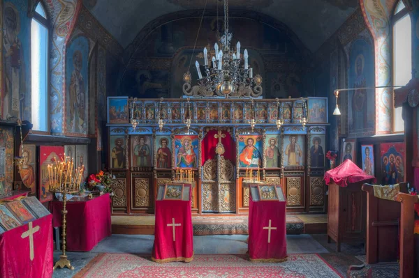 Teteven, Bulgaristan, 11 Ekim 2020: Bulgaristan 'ın Teteven kenti yakınlarındaki Glozhene manastırının içi