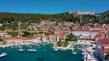 Hırvat kenti Hvar 'ın hava manzarası