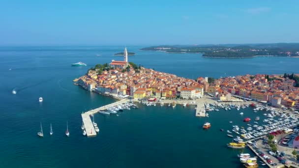 Vista aérea de la ciudad croata Rovinj — Vídeo de stock