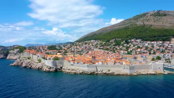 Aerial view of Croatian town Dubrovnik — ストック動画