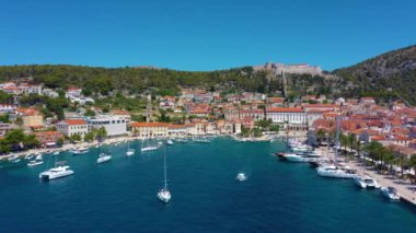 Hırvat kenti Hvar 'ın hava manzarası