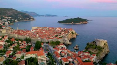 Hırvatistan 'ın eski Dubrovnik kentinin günbatımı manzarası