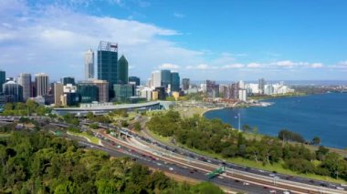 PERTH, AUSTRALIA, 16 HAZİRAN 2020: Kings Park ve Botanik Bahçesinden Perth 'in Skyline' ı, Avustralya