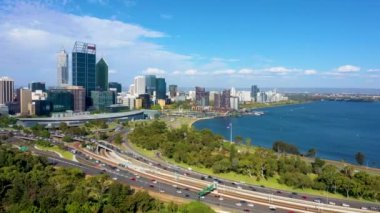PERTH, AUSTRALIA, 16 HAZİRAN 2020: Kings Park ve Botanik Bahçesinden Perth 'in Skyline' ı, Avustralya