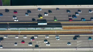 Avustralya 'da Güney Perth' e giden dar köprü.