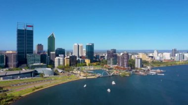 PERTH, AUSTRALYA, 16 HAZİRAN 2020: Perth, Avustralya 'daki Elizabeth rıhtımının Skyline' ı