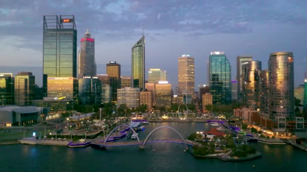 パース オーストラリア 2020年1月17日 オーストラリアのパースにあるエリザベスキーのスカイラインの夕景 — ストック動画