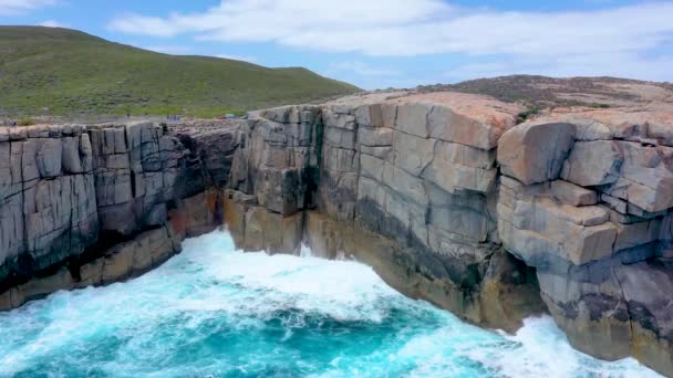 オーストラリアのトーンドロップ国立公園のギャップ — ストック動画