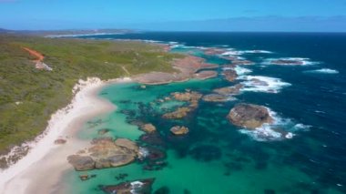 Avustralya 'daki yeşilliklerin havuz manzarası