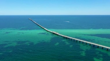 Avustralya 'daki Busselton iskelesinin havadan görünüşü