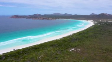Esperance yakınlarındaki Lucky Körfezi 'nin hava manzarası bulutlu bir günde Avustralya' da görüldü.