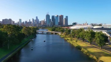 MELBOURNE, AUSTRALYA, 31 ARALIK 2019: Melbourne şehri Yarra Nehri, Avustralya