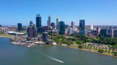 PERTH, AUSTRALYA, 16 HAZİRAN 2020: Perth, Avustralya 'daki Elizabeth rıhtımının Skyline' ı