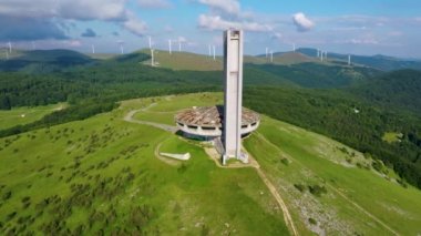 Bulgaristan 'ın Buzludzha zirvesinde Bulgar Komünist Partisi Heykeli