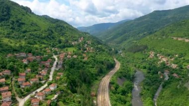 Bulgaristan 'ın Lakatnik kenti ve Iskar nehri boğazı