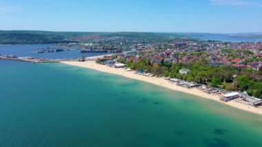 İspanya 'nın merkezi sahil manzaralı Varna kasabası.