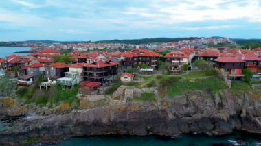 Bulgar kenti Sozopol 'un gündoğumu hava manzarası