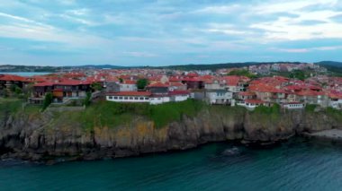 Bulgar kenti Sozopol 'un gündoğumu hava manzarası
