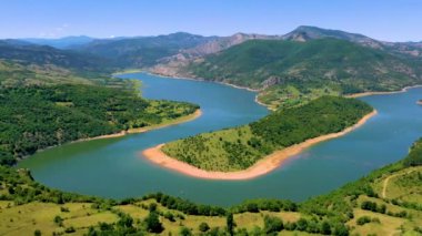 Bulgaristan 'ın Ribartsi köyü yakınlarındaki Arda Nehri' nin kıvrımları