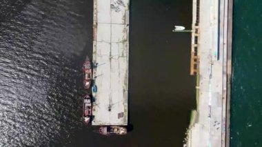 Bulgaristan 'ın Varna limanındaki dalgakıran manzarası