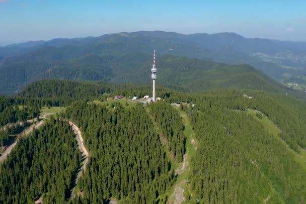 Telekommunikationstornet Vid Snezhanka Topp Nära Pamporovo Bulgarien — Stockvideo