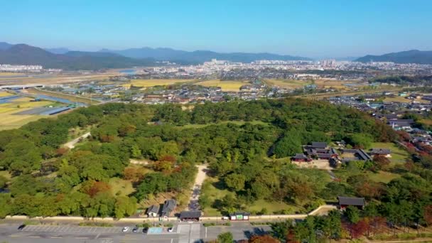 Veduta Aerea Delle Tombe Reali Oreung Gyeongju Repubblica Corea — Video Stock