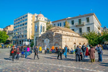 ATHENS, GREECE, 10 ARALIK 2015: Monastiraki meydanında yer alan Saint Mary Pantanassa Kilisesi, daha sonra manastır (küçük manastır) olarak biliniyordu..
