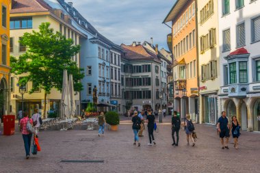 SCHAFFHAUSEN, SWitzERLAND, 22 Temmuz 2016: İsviçre 'nin Schaffhause kentindeki Fronwagplatz Meydanı