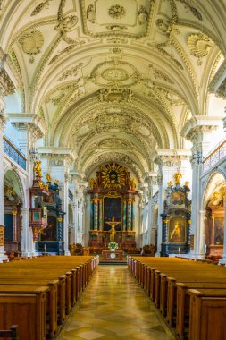 FRIEDRICHSHAFEN, GERMANY, 24 Temmuz 2016: Alman kenti Friedrichshafe 'deki schlosskirche' nin İçi