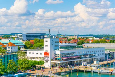 FRIEDICHSHAFEN, GERMANY, 24 Temmuz 2016: Friedrichshafen, Almanya 'daki zeplin müzesinin hava görüntüsü