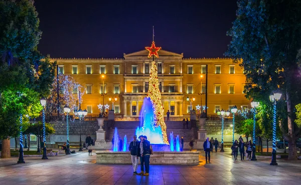 2015年12月10日 绿色雅典 Athens Syntagma广场 雅典的议会大楼为圣诞节装饰 — 图库照片