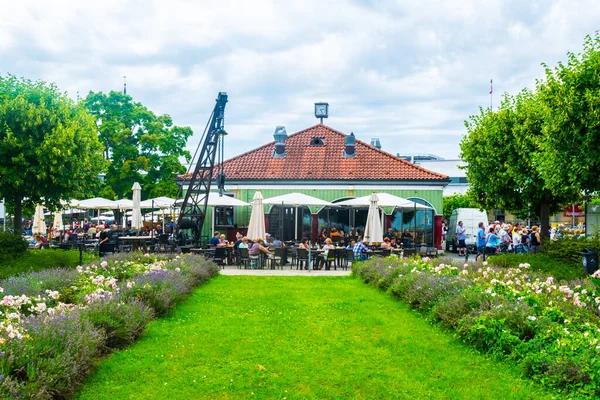 Konstanz Alemanha Julho 2016 Pessoas Estão Sentadas Restaurante Situado Dentro — Fotografia de Stock