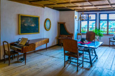 FELDKIRCH, AUSTRIA, 25 Temmuz 2016: Feldkirch, Avusturya 'daki Schattenberg şatosunun içi.