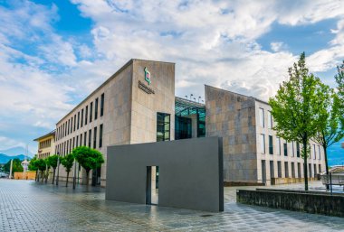VADUZ, LIECHTENSTEIN, 25 Temmuz 2016: Vaduz, Lihtenştayn 'daki Landesbank binasının görüntüsü.