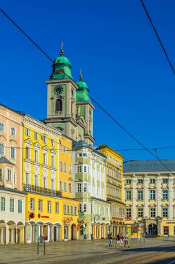 LINZ, AUSTRIA, 30 Temmuz 2016: Linz, Avusturya 'daki Eski Katedral (Alter Dom, Ignatiuskirche)